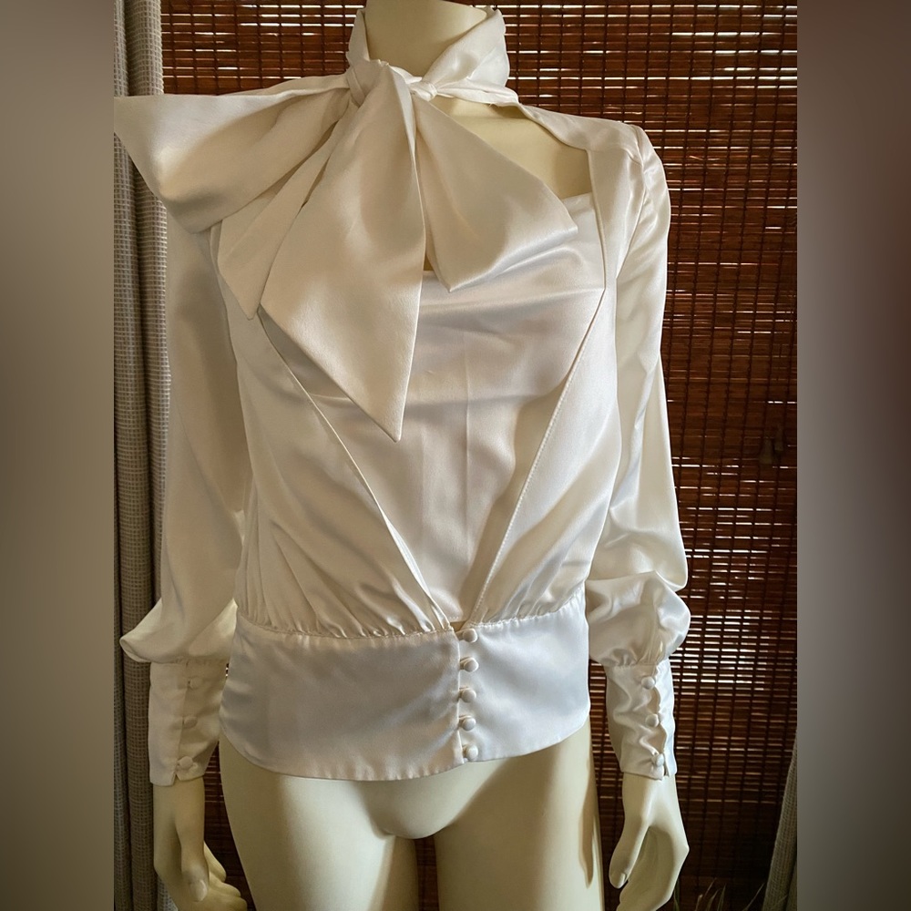 Jennifer Lopez Satin White Shirt.